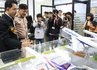 Mayor Itthiphol Kunplome checks out the artist’s model of the new passenger terminal for U-Tapao-Pattaya International Airport.
